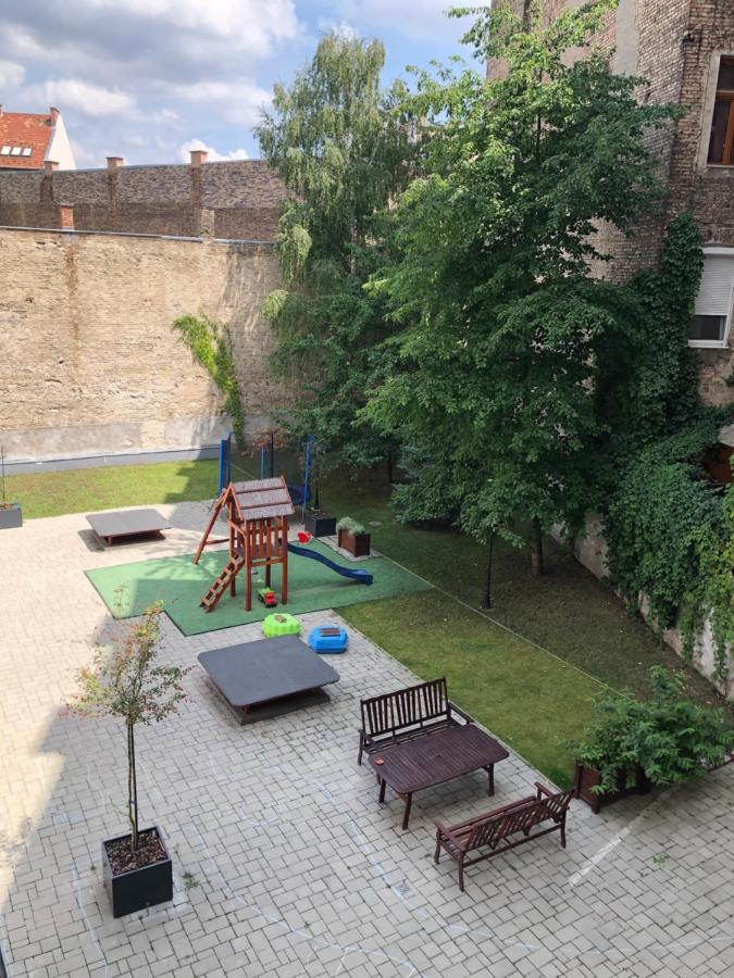 Bright, Spacious Apartment 3 Bedroom, Garage Boedapest Buitenkant foto