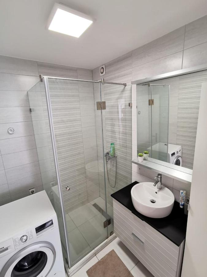 Bright, Spacious Apartment 3 Bedroom, Garage Boedapest Buitenkant foto